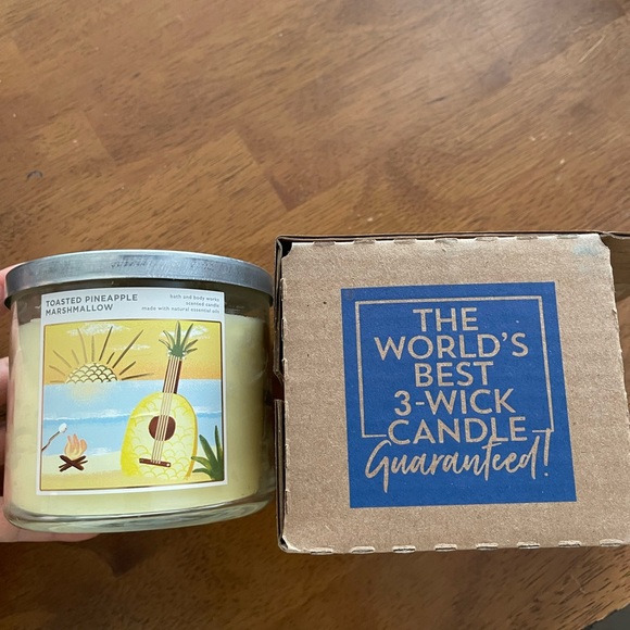 NWT Bath & Body Works 3-Wick Candle TOASTED PINEAPPLE MARSHMALLOW - Picture 1 of 4